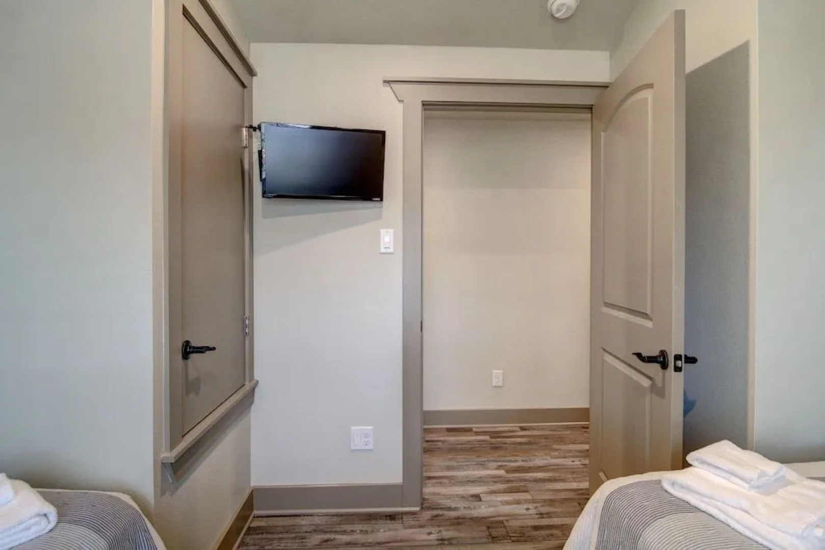 Flat's B - 3 Br Cottage