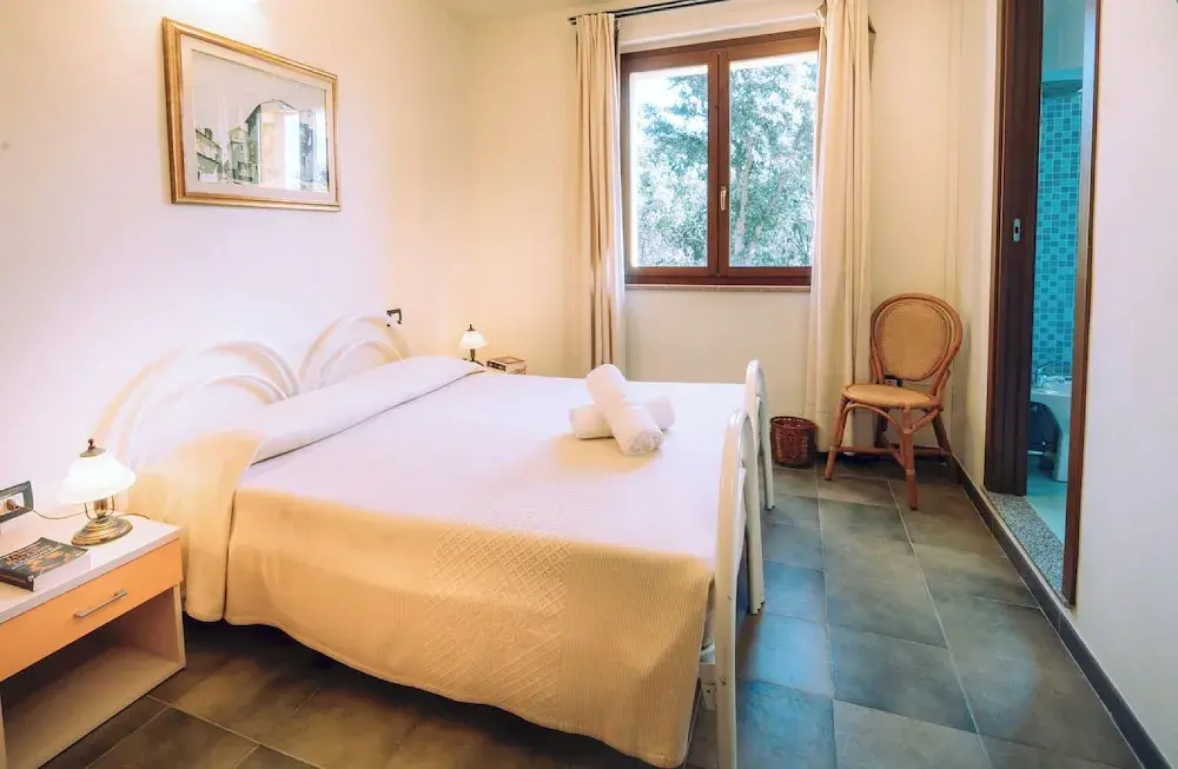 Hotel with swimming pool in Arbus