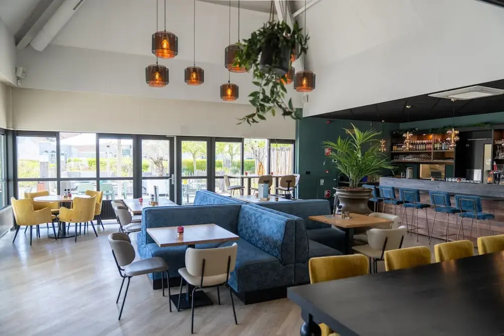 Restyled Bungalow With 2 Bathrooms, Near the Beach