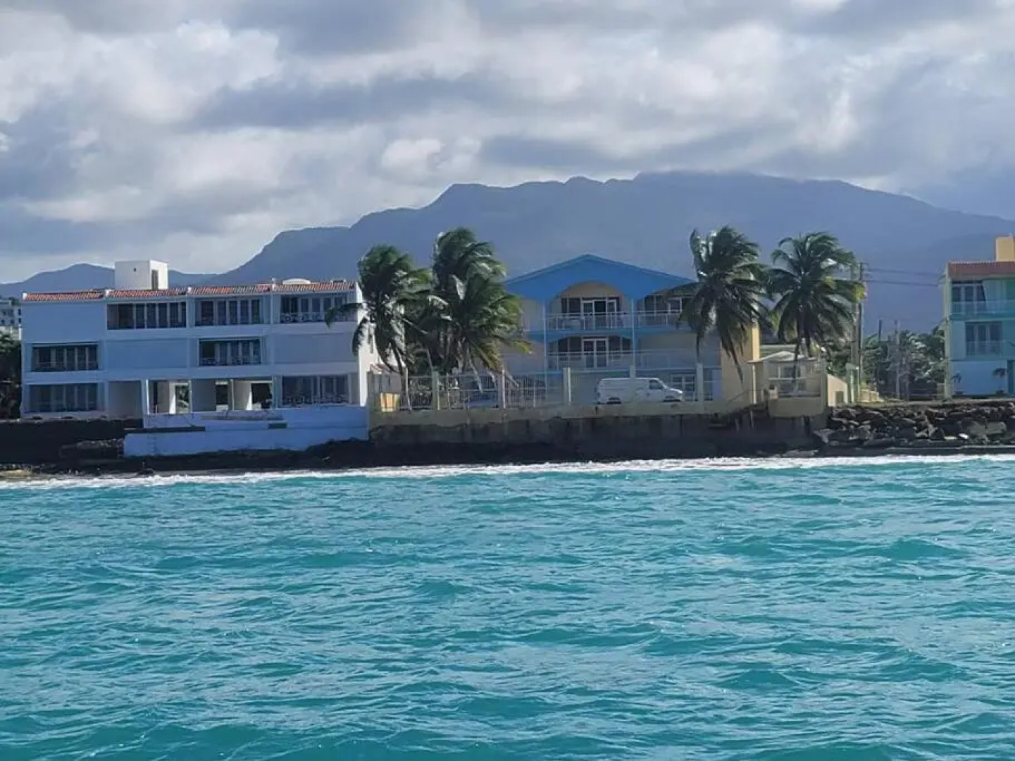 Peaceful ocean front home near Rainforest & rivers 102