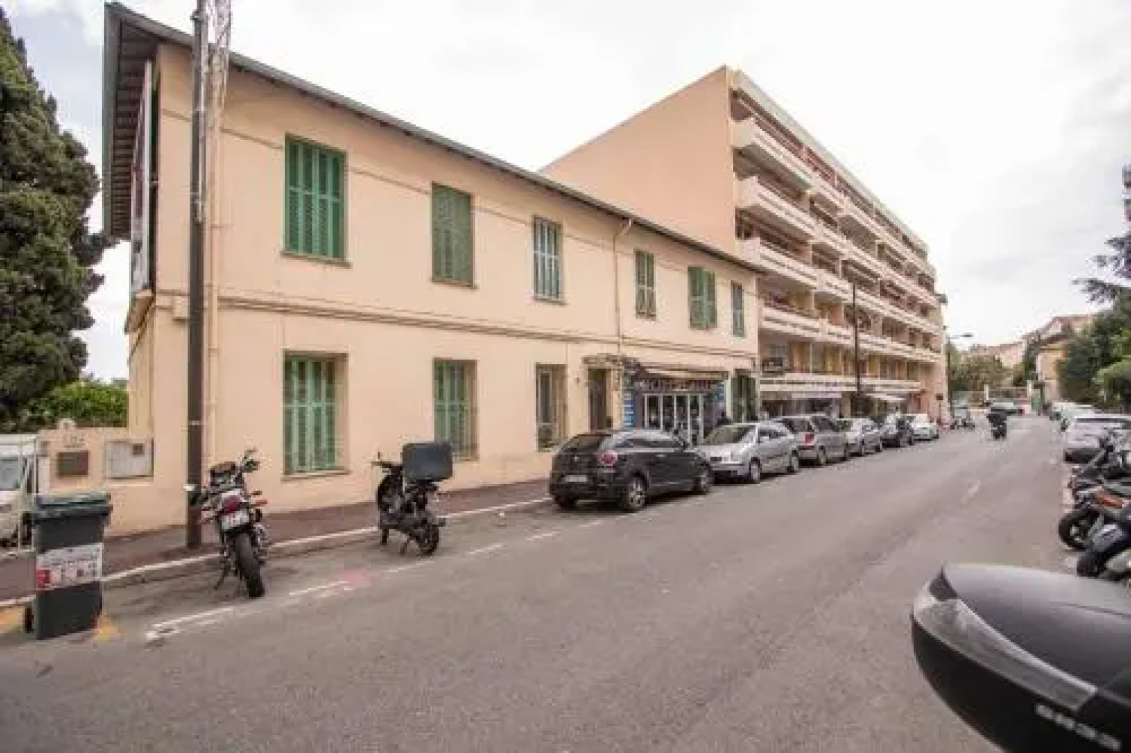 Studio Mezzanine Bleu