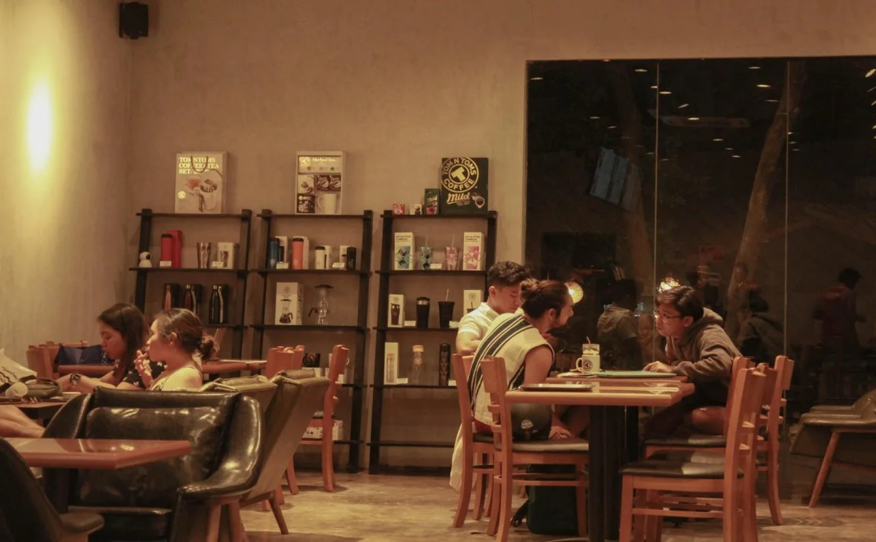 La Luna Island Resort