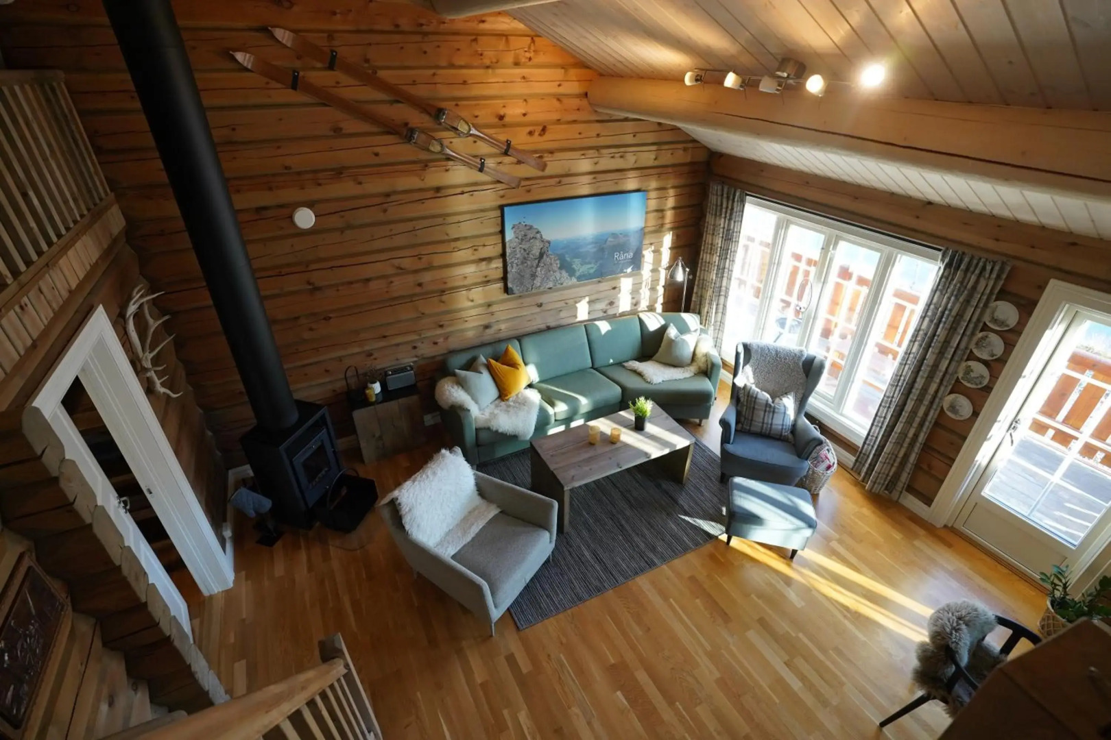 Lake View Apartment with loft