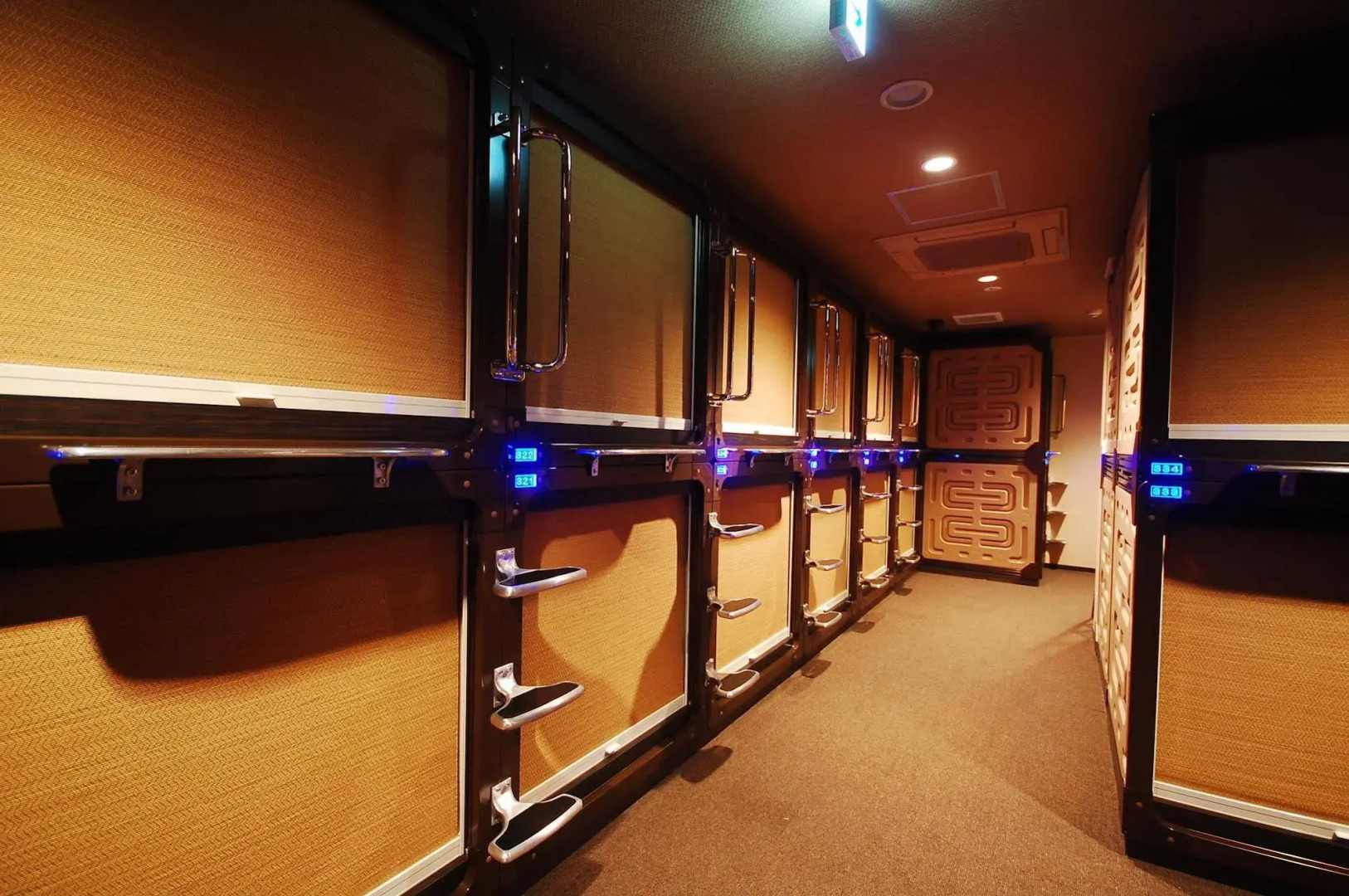 Anshin Oyado Shimbashi - Caters to Men