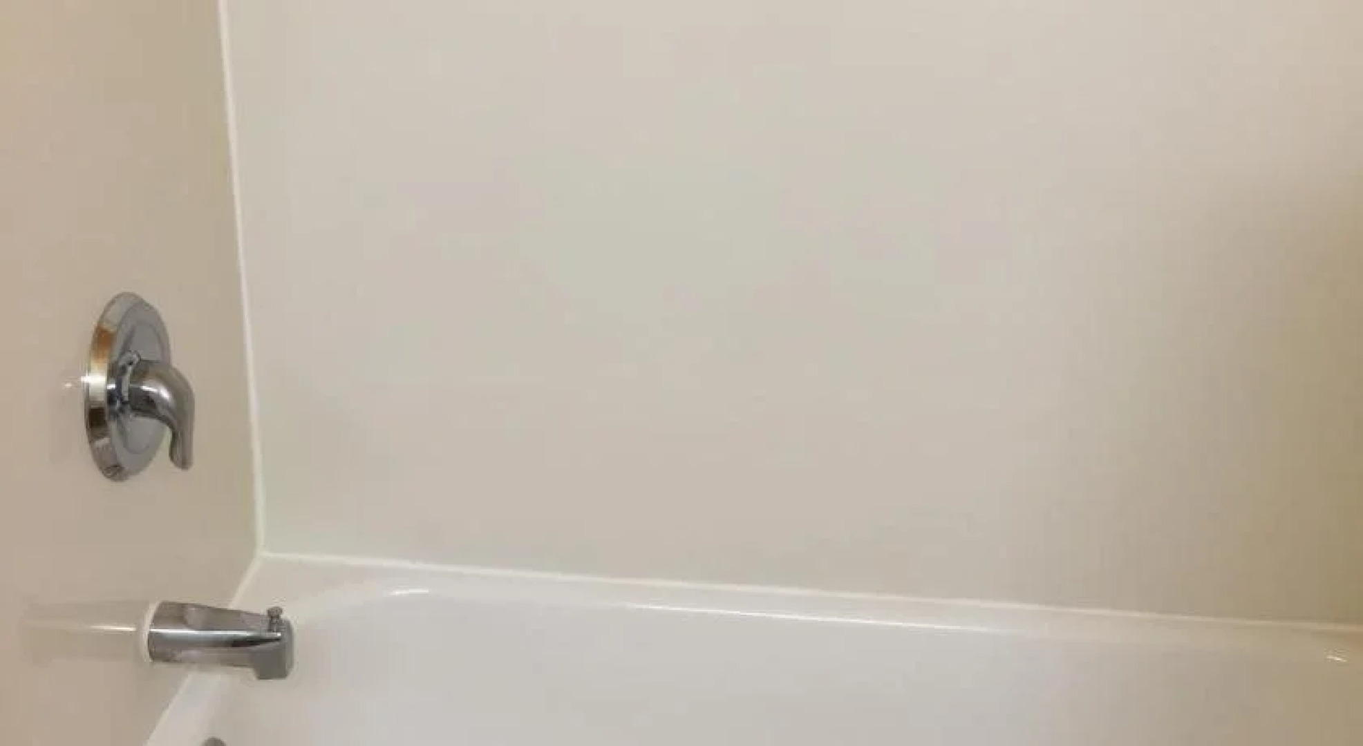 Deluxe 6 Inn & Suites