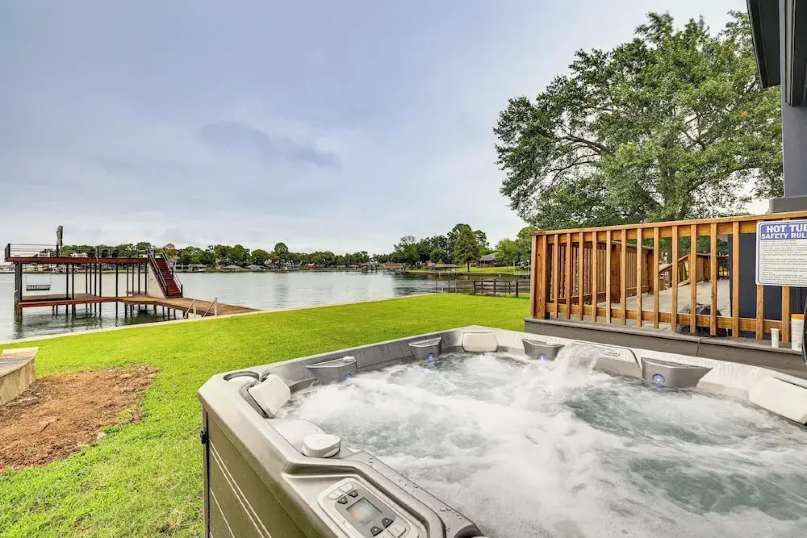 Dock & Hot Tub! High-end Cedar Creek Lake Retreat
