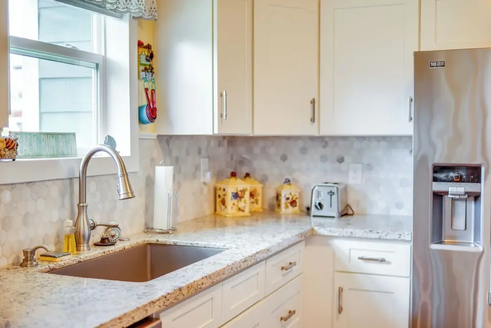 Walk to Gold Beach: Charming Cottage w/ Yard!