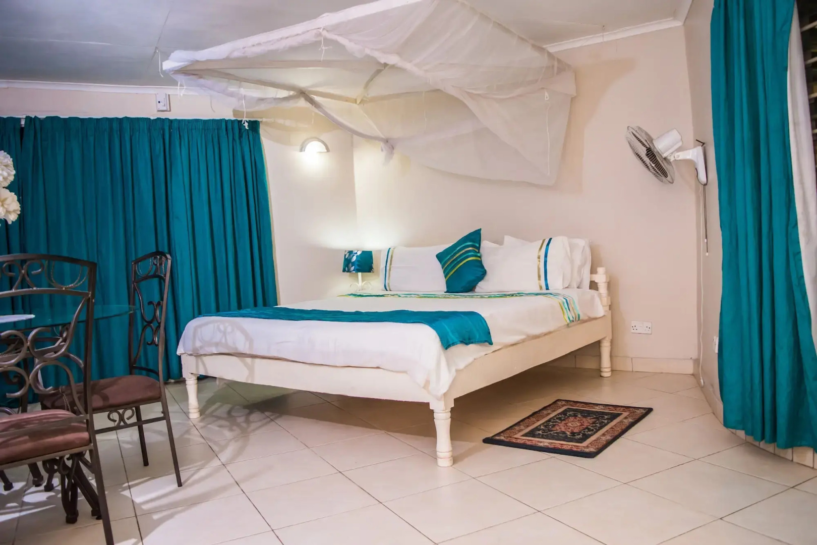 Annies Lodge Cape Maclear