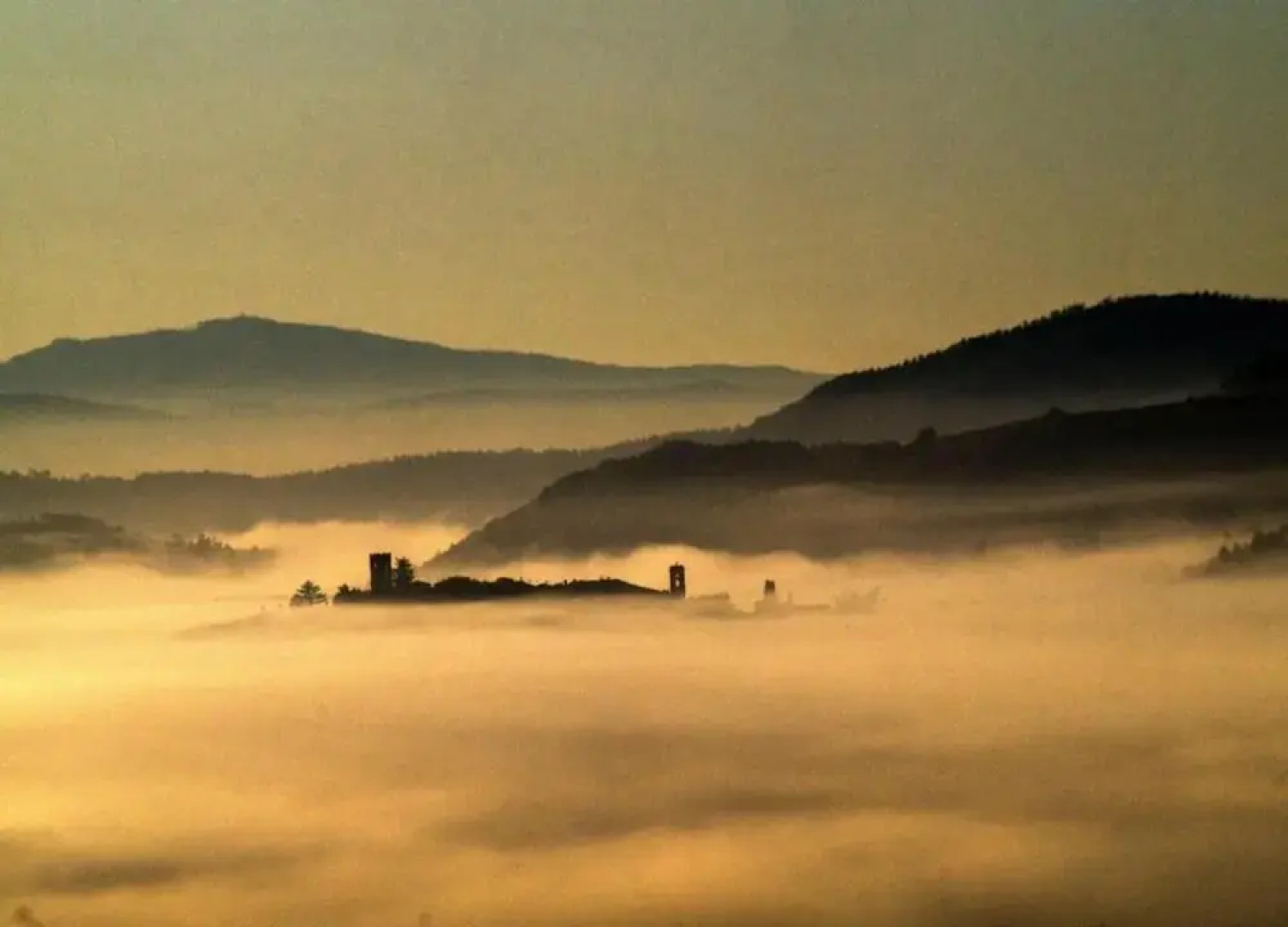 Farmhouse in Tuscany With Pool & Valley Views