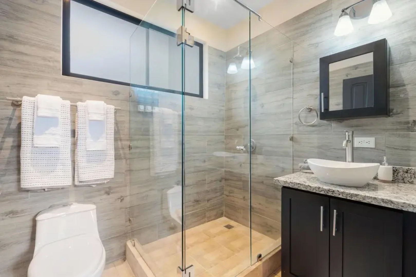 Suite 3 - Jaguar Beach & Pool 2 BR Condo