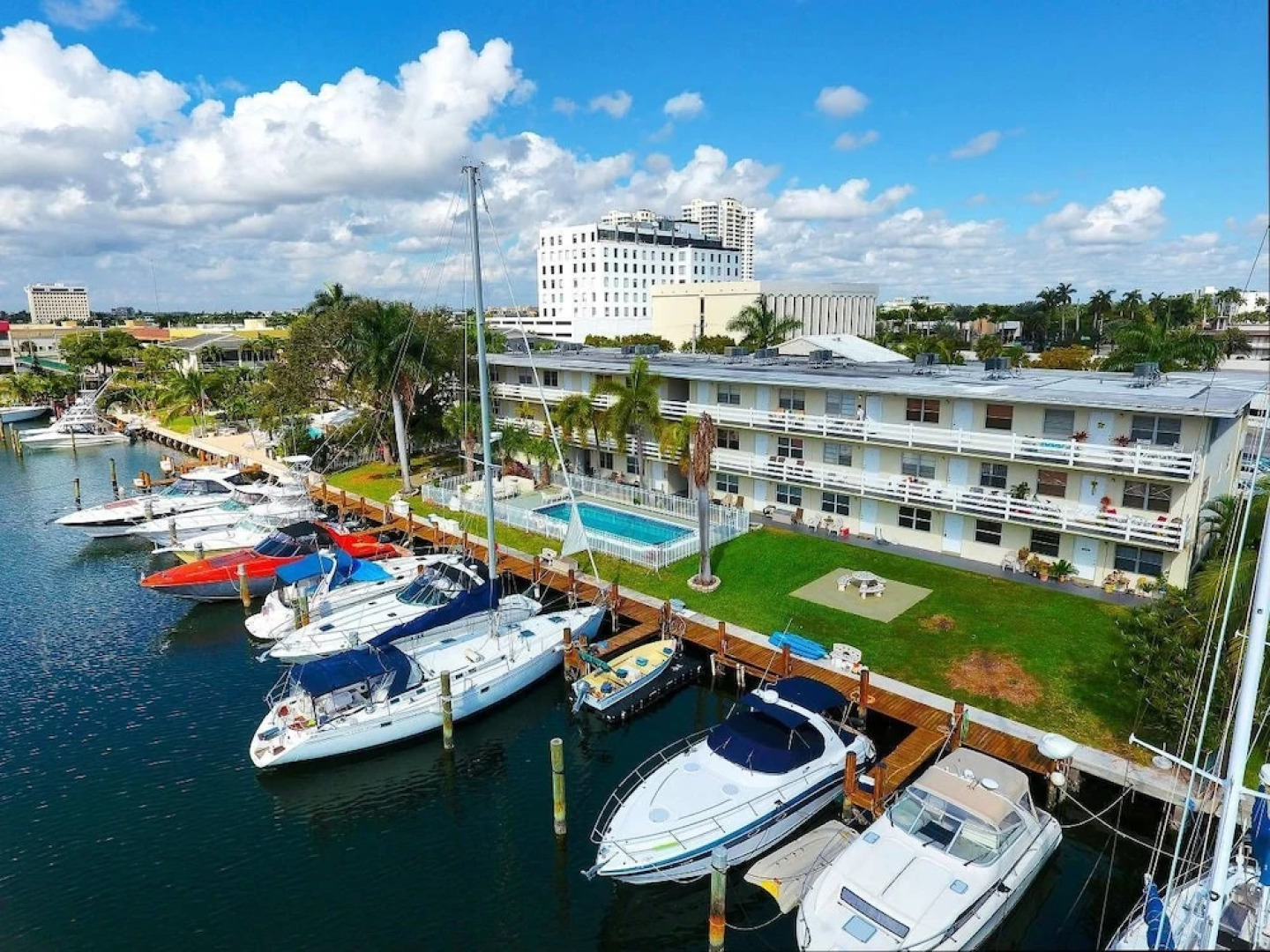 Stylish & Unique 1 BR Designer Waterview APT