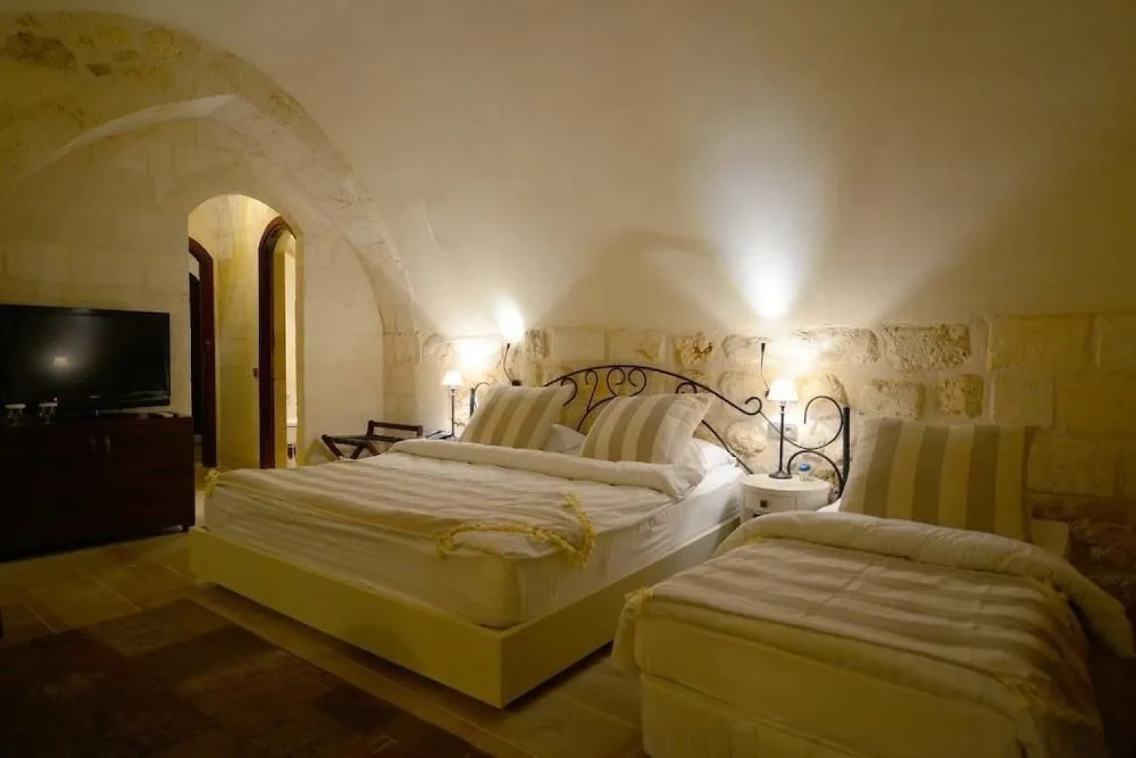 Shmayaa Hotel - Special Class