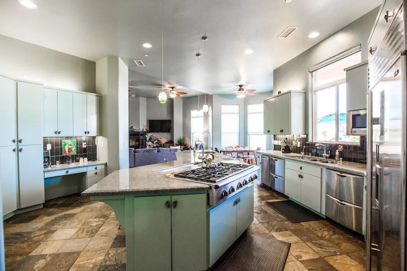 Mermaid by Avantstay Private Estate w/ Pool, Volleyball & Arcade!