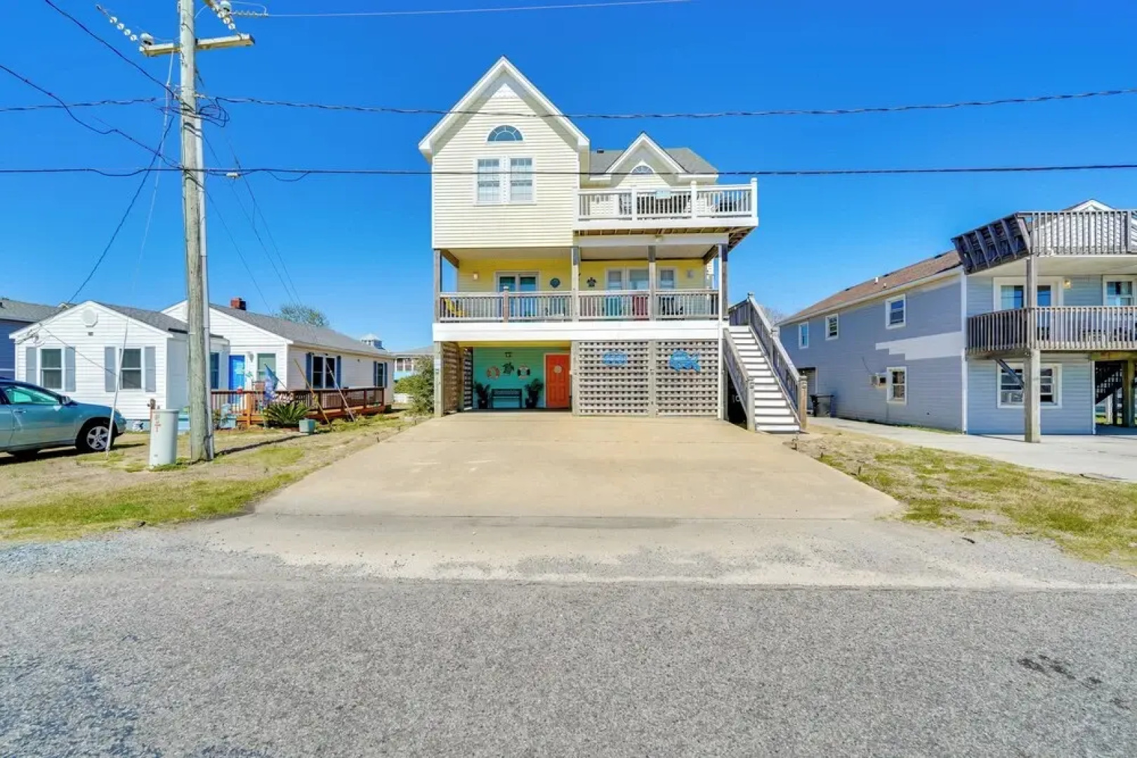 Walk to Pier: Spacious Coastal Home!