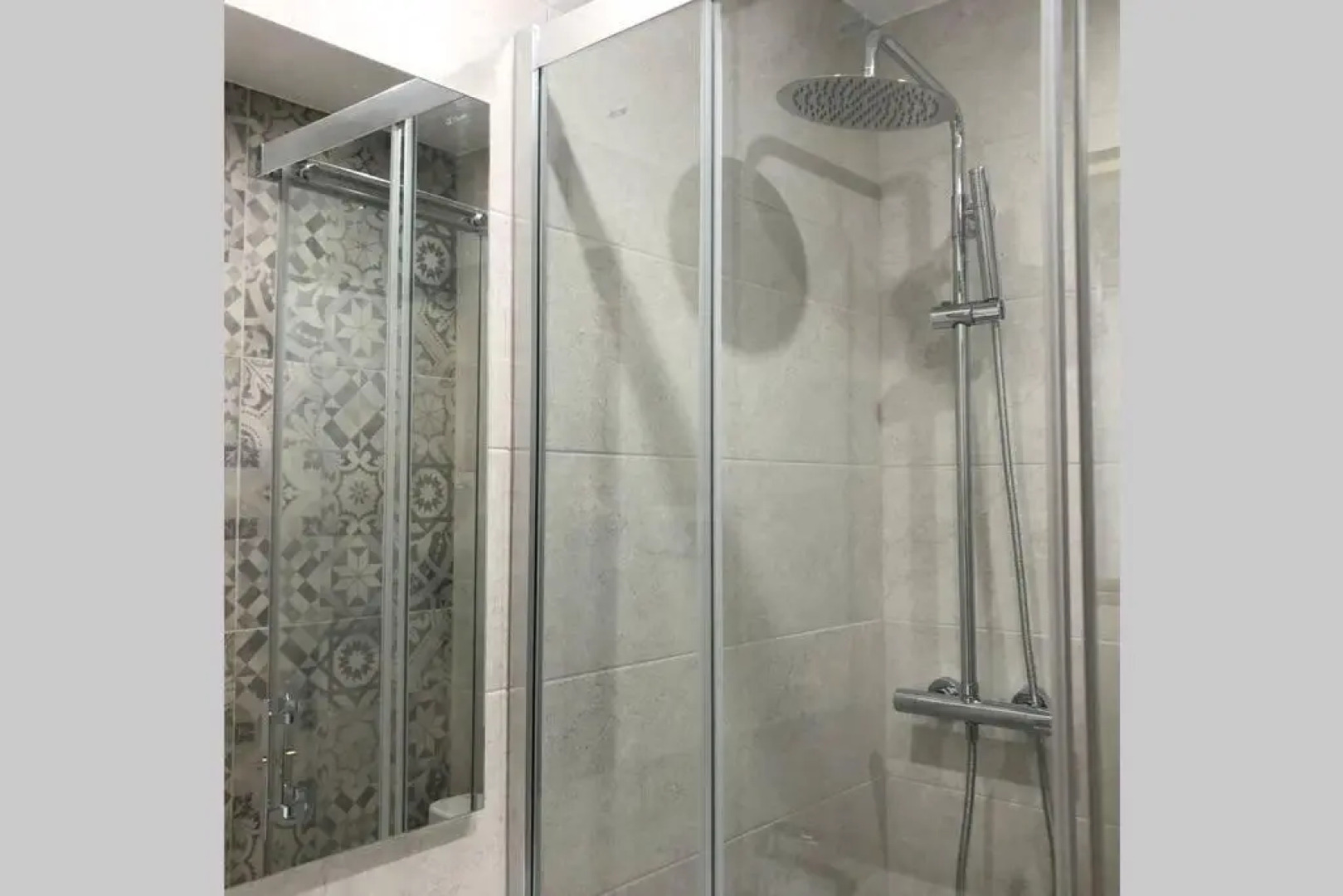 M5 Cool Terrace. Metro 1 min. Center 15' by metro