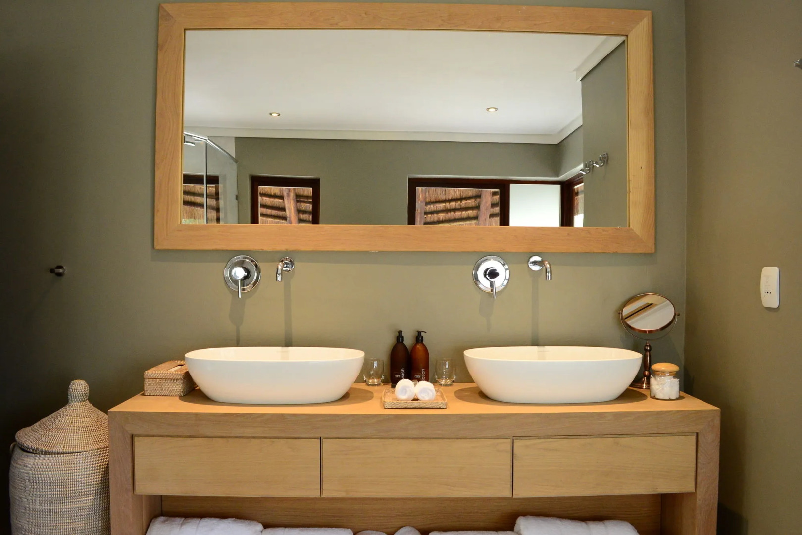 Mhondoro Safari Lodge & Villa