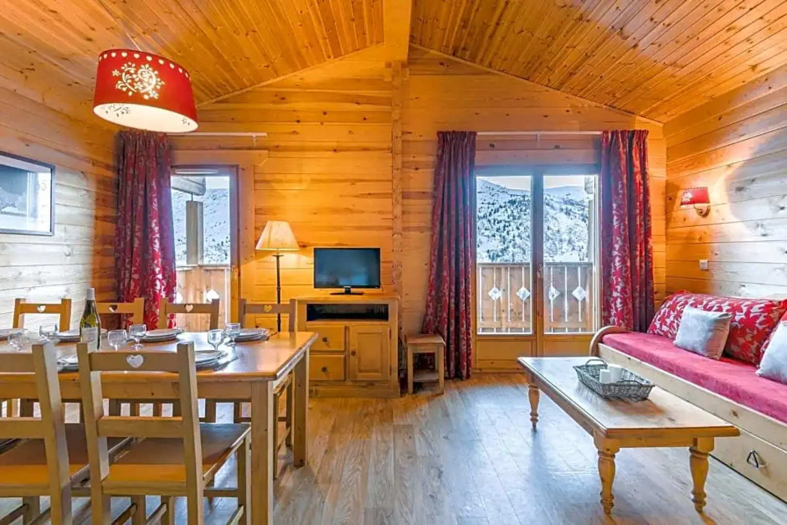 Skissim Select - Chalets Le Grand Panorama II 3* by Travelski