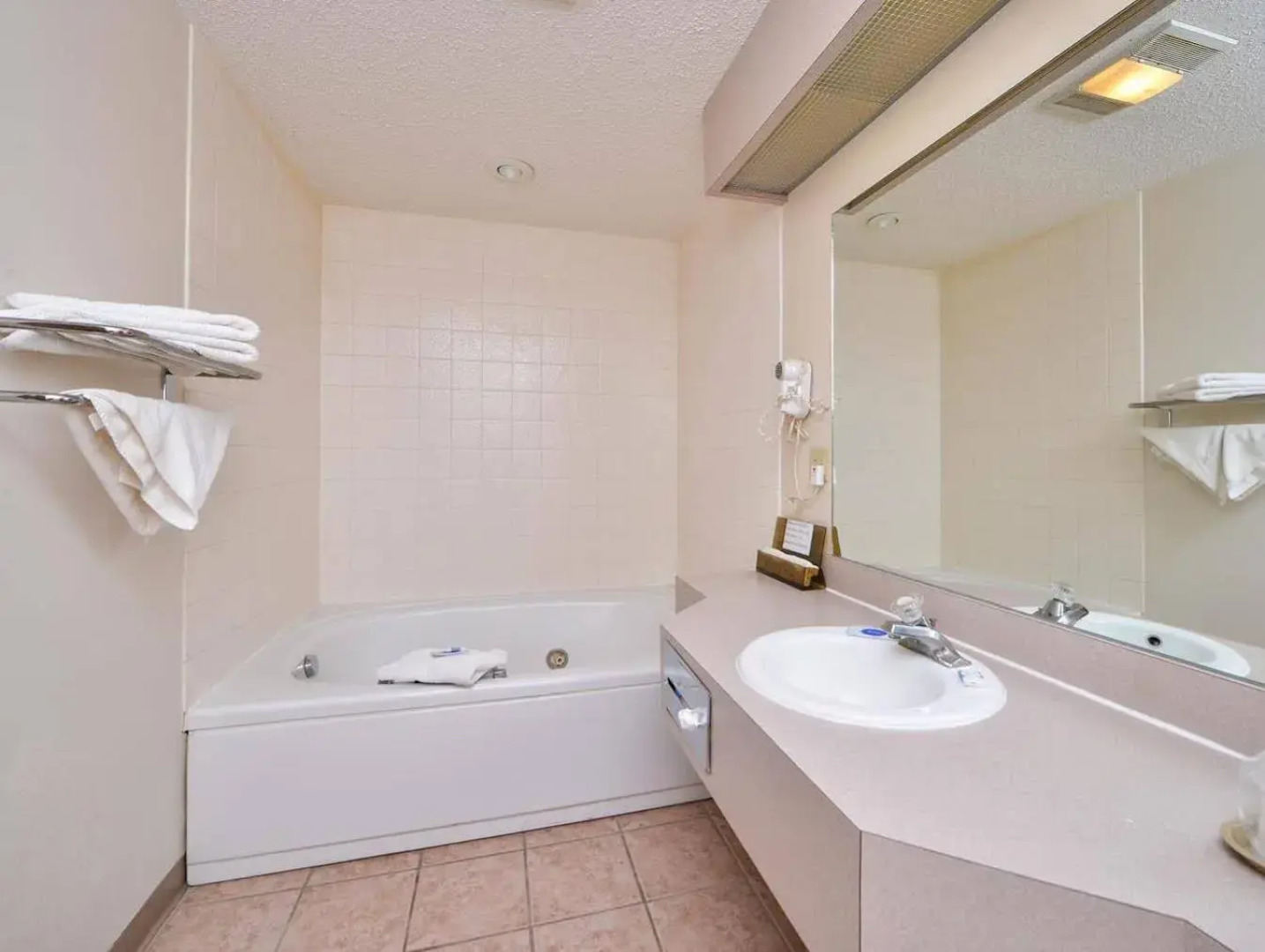 Budget Inn and Suites