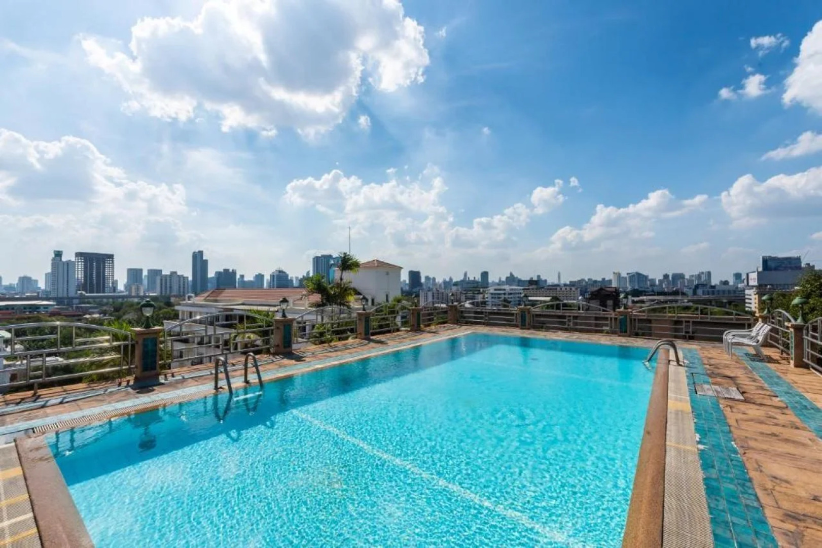 Royal Suite Hotel Bangkok