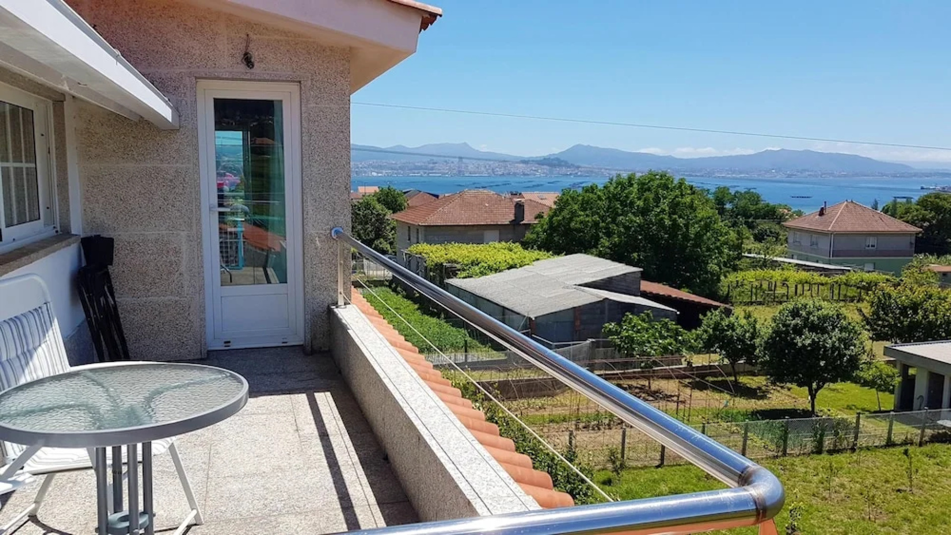 Apartment With 2 Bedrooms in Moaña, With Wonderful sea View, Enclosed Garden and Wifi