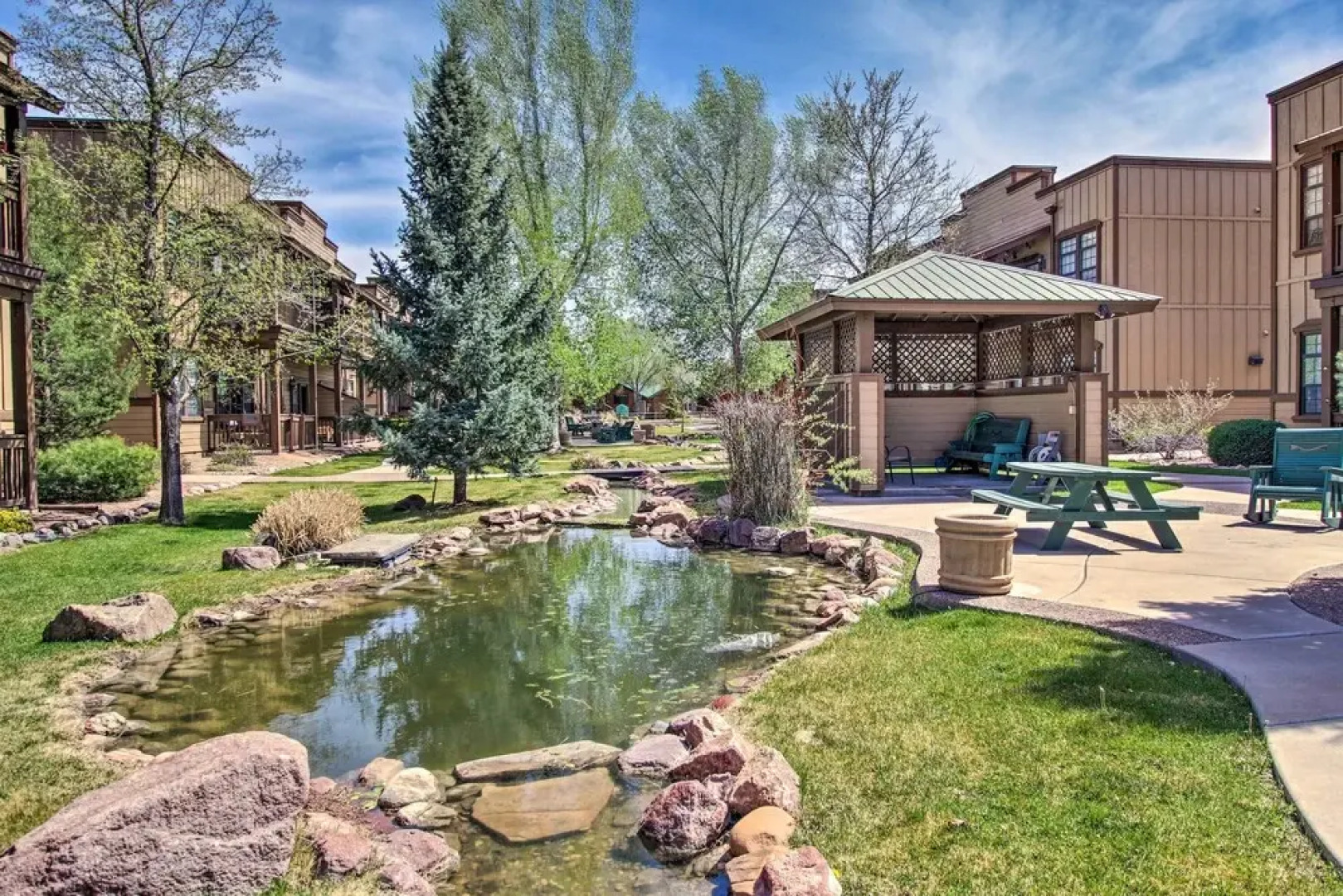 Pet-friendly Overgaard Condo: Porch & Lake Access