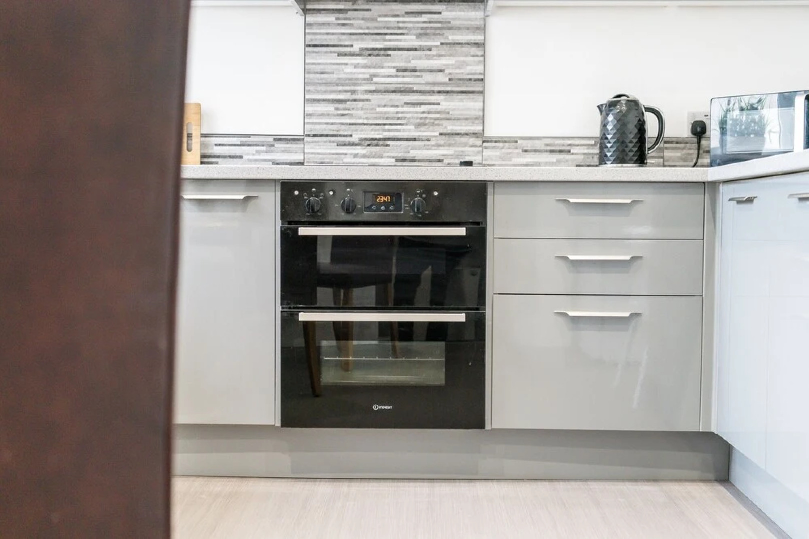 2br-sleeps5-privategarden-freeparking-pets