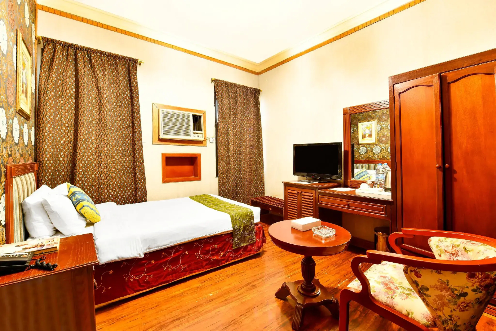 Capital O 125 Moon Plaza Hotel