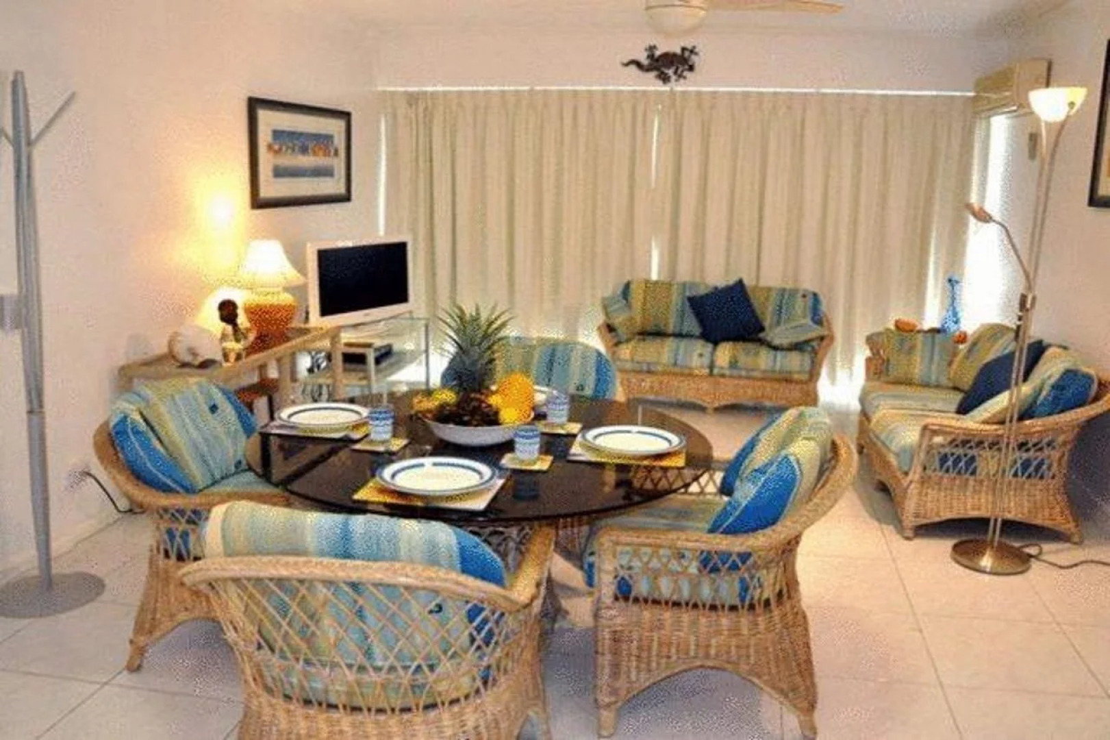 The White House Port Douglas