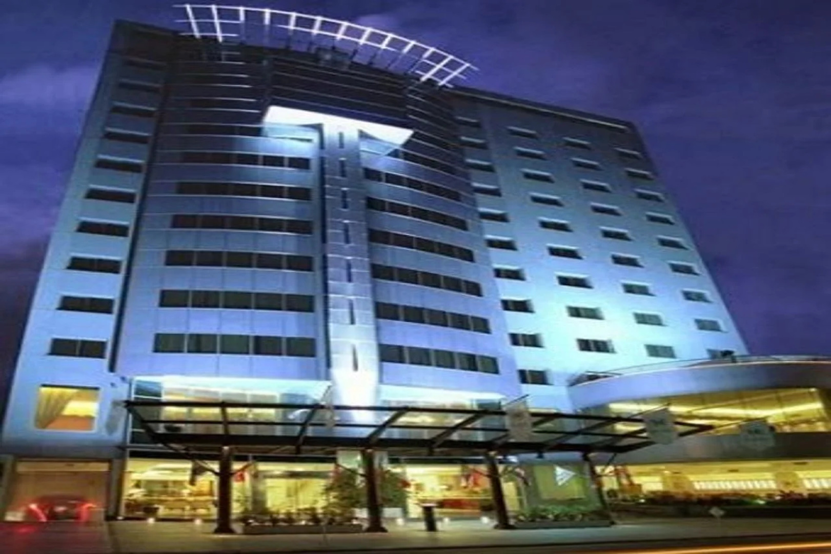 Plaza Real Suites Hotel