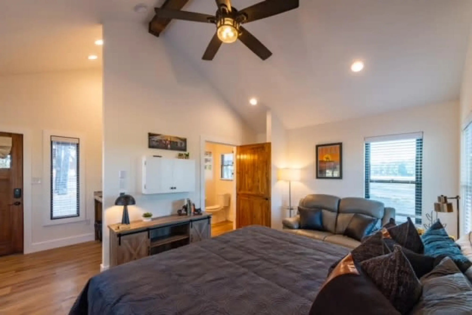 The Roadrunner Cabin 15MIN to Magnolia & Baylor