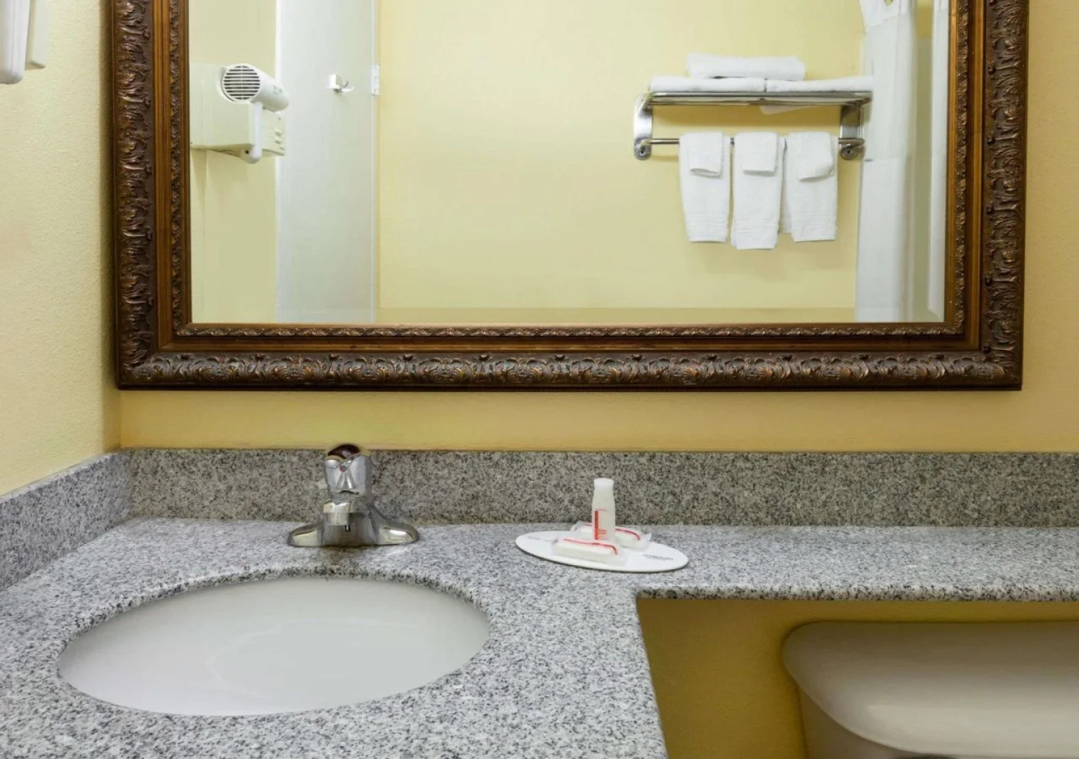 Days Inn by Wyndham Bowling Green