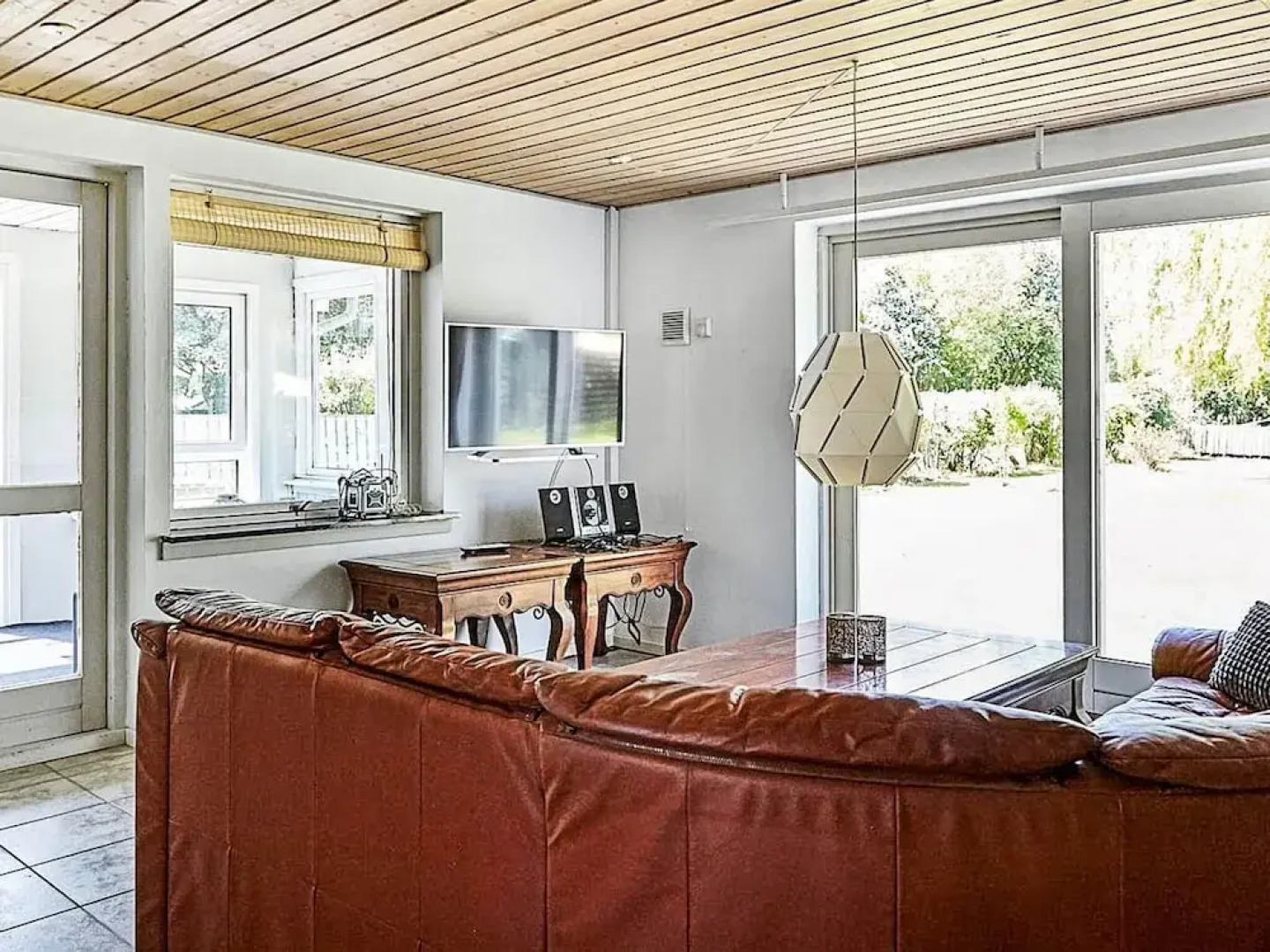 Tranquil Seaside Haven-by Traum