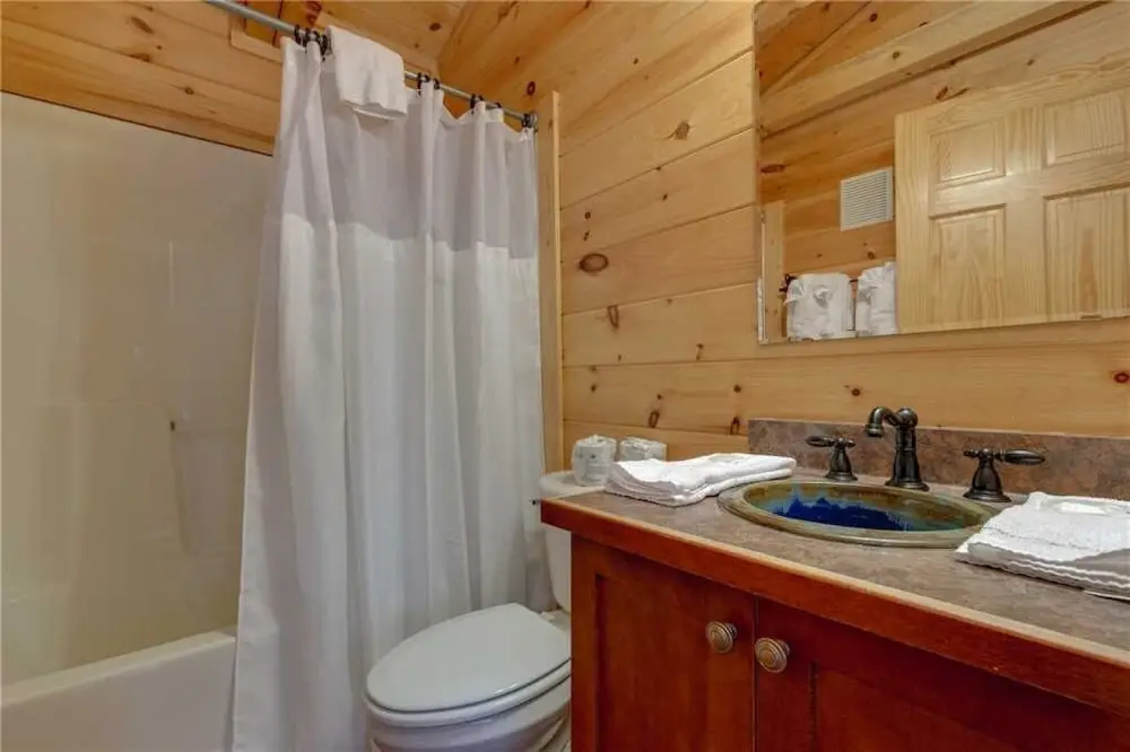 Clear Blue Morning - Three Bedroom Cabin