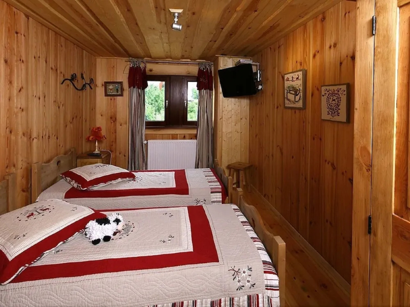 Authentic Chalet With a Fireplace at 500 m From the ski Lift