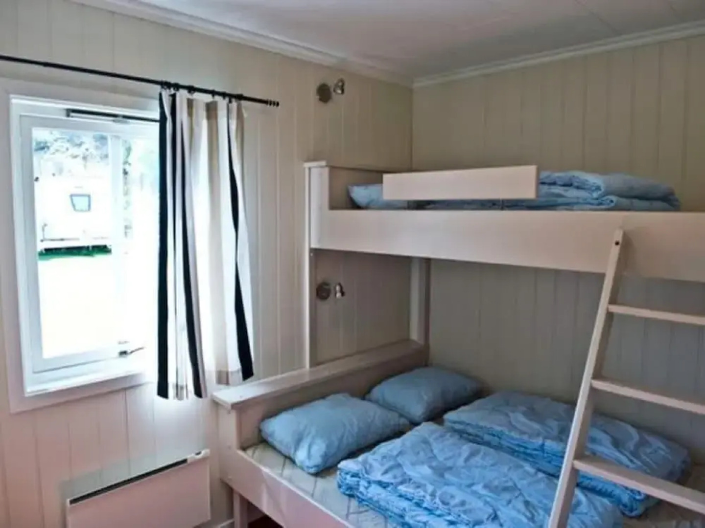 Spacious Holiday Home in Kinsarvik