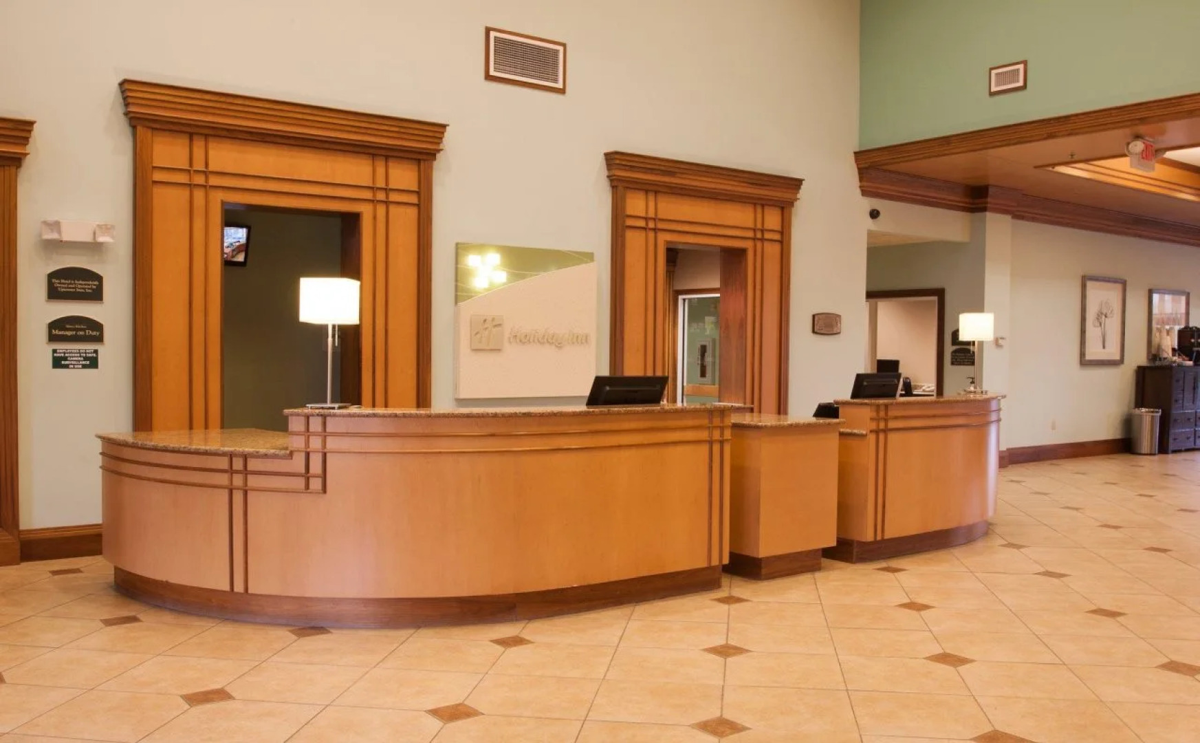 Delta Hotels by Marriott Huntington Mall