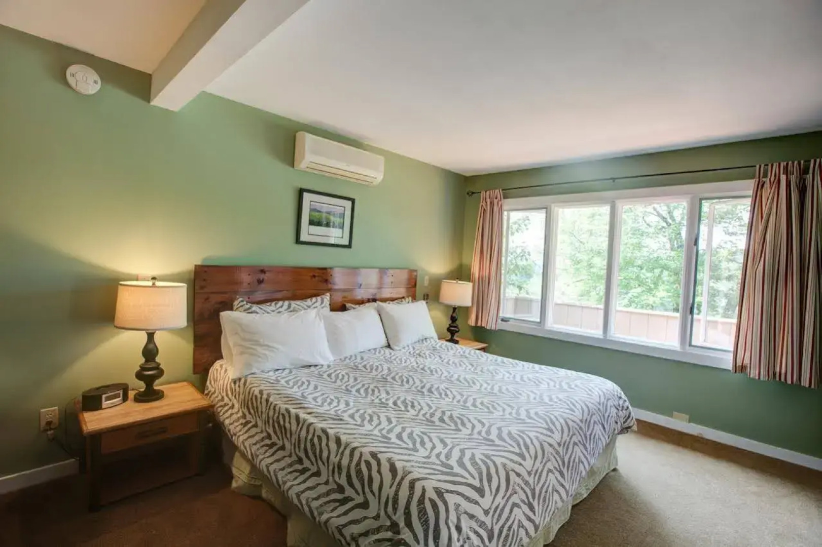 Hob Knob Inn, Bar & Lounge