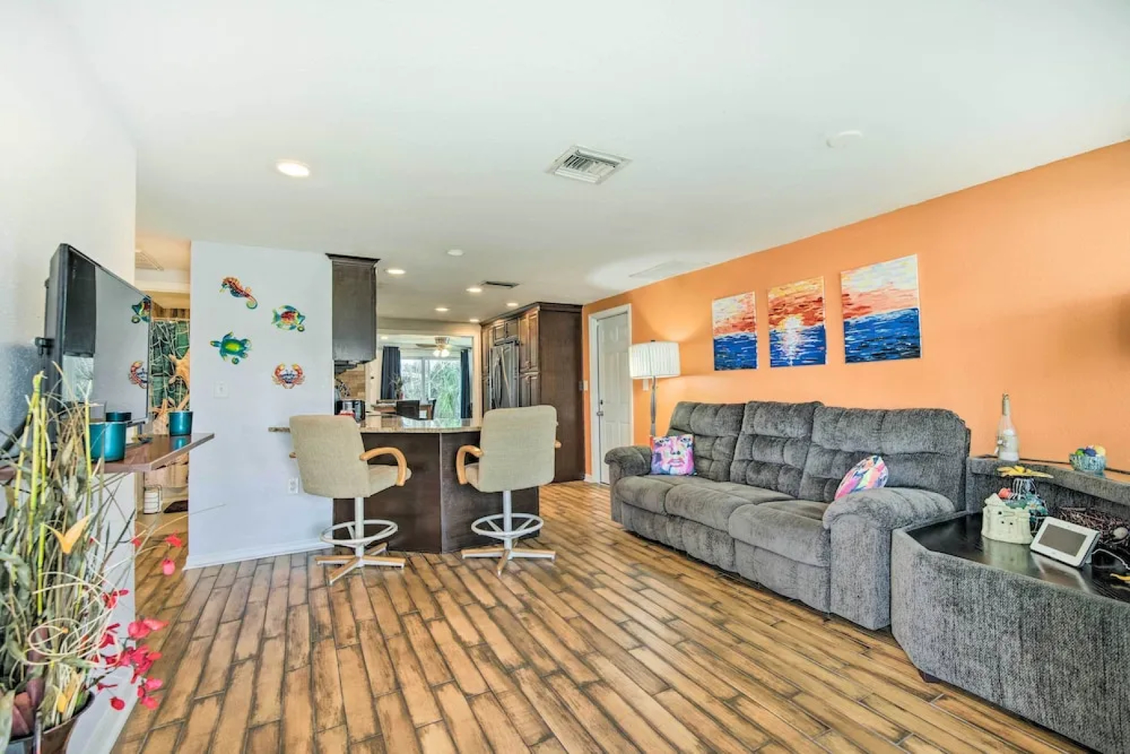 Sun-soaked Hudson Getaway w/ Canal Access!