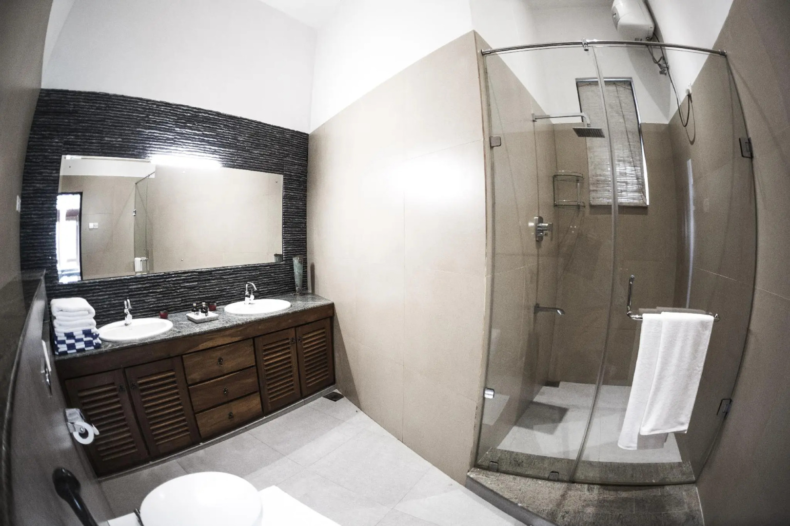 Villa White Queen Resort & Spa