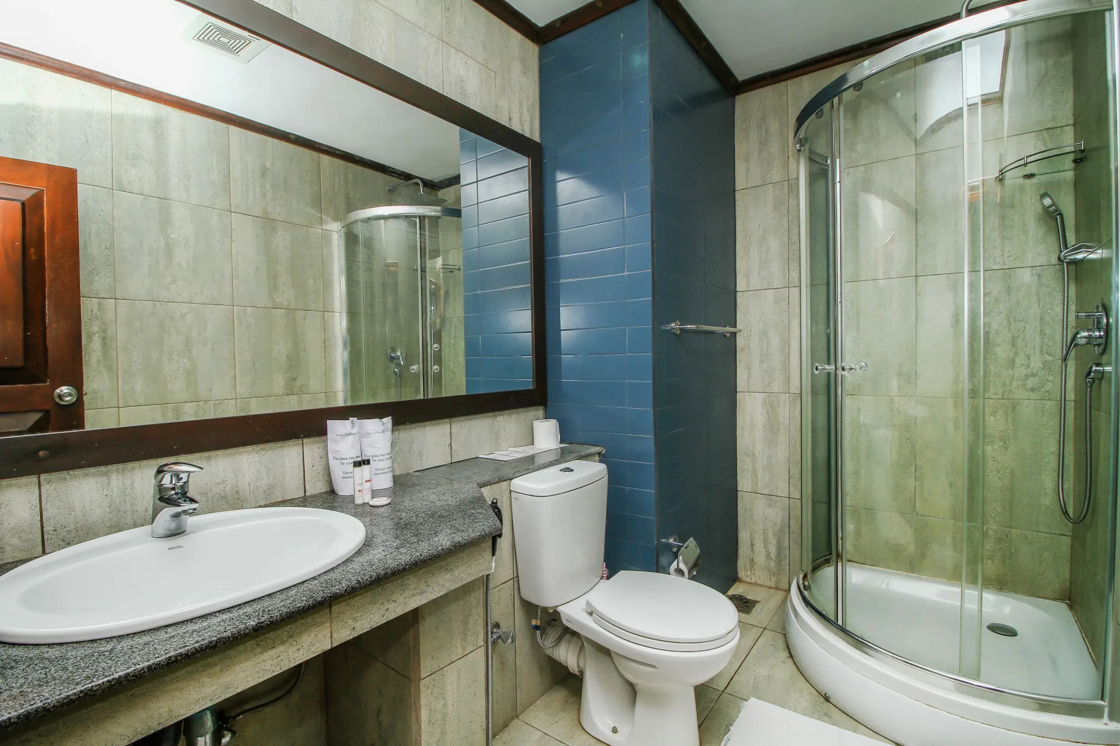 OYO 396 Lotus Paradise Nature Resort