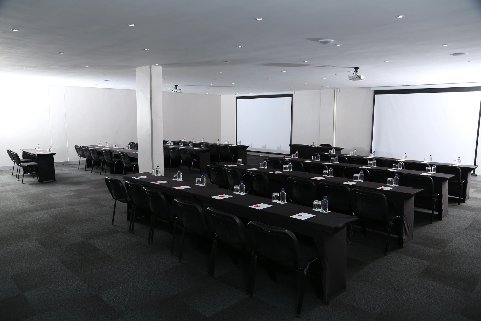 Life Hotel - The Aviator