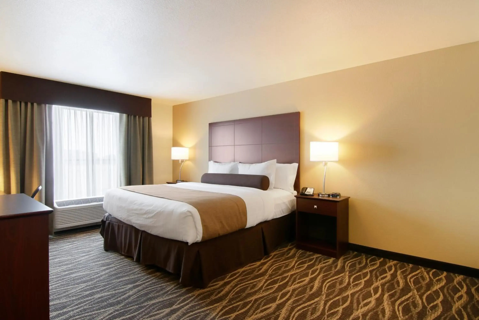 Cobblestone Inn & Suites at UW Stout Downtown Menomonie