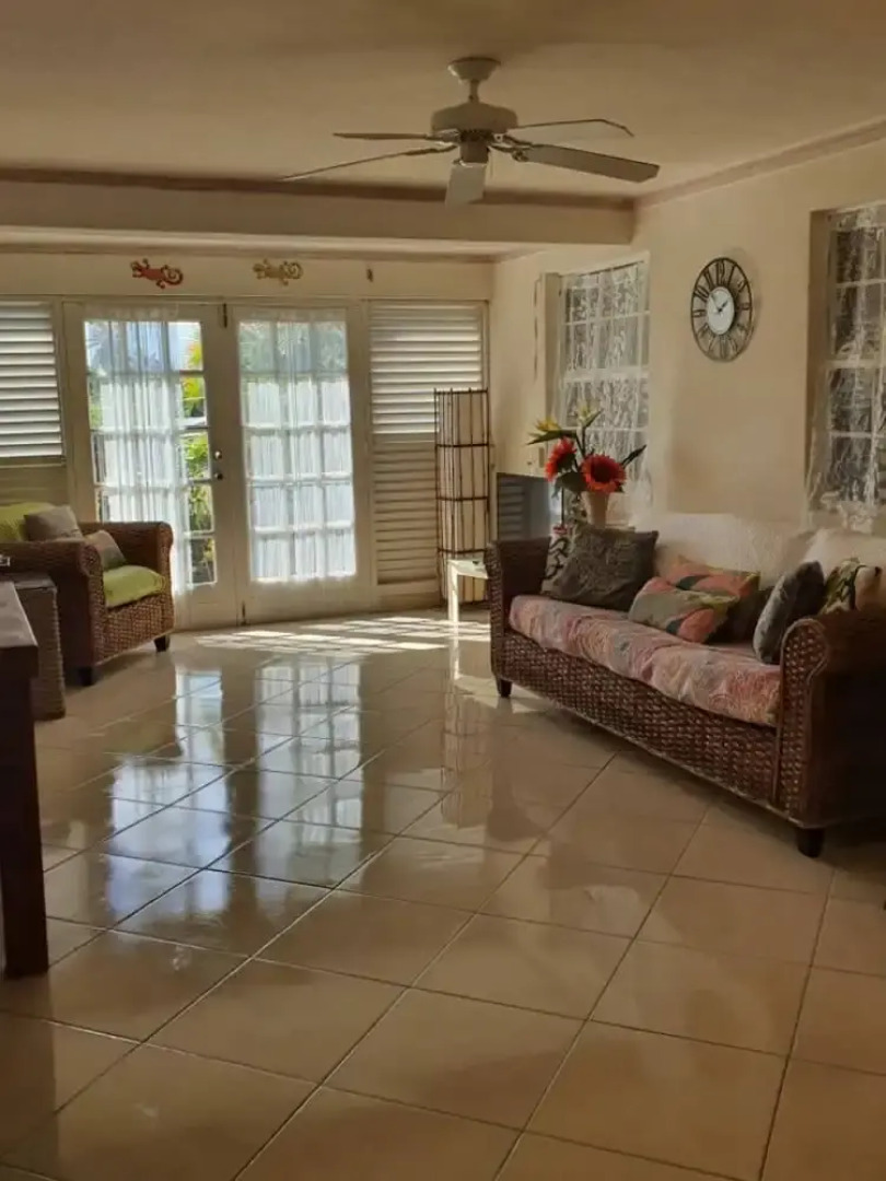 Beautiful Apartment Across The Road From The Beach