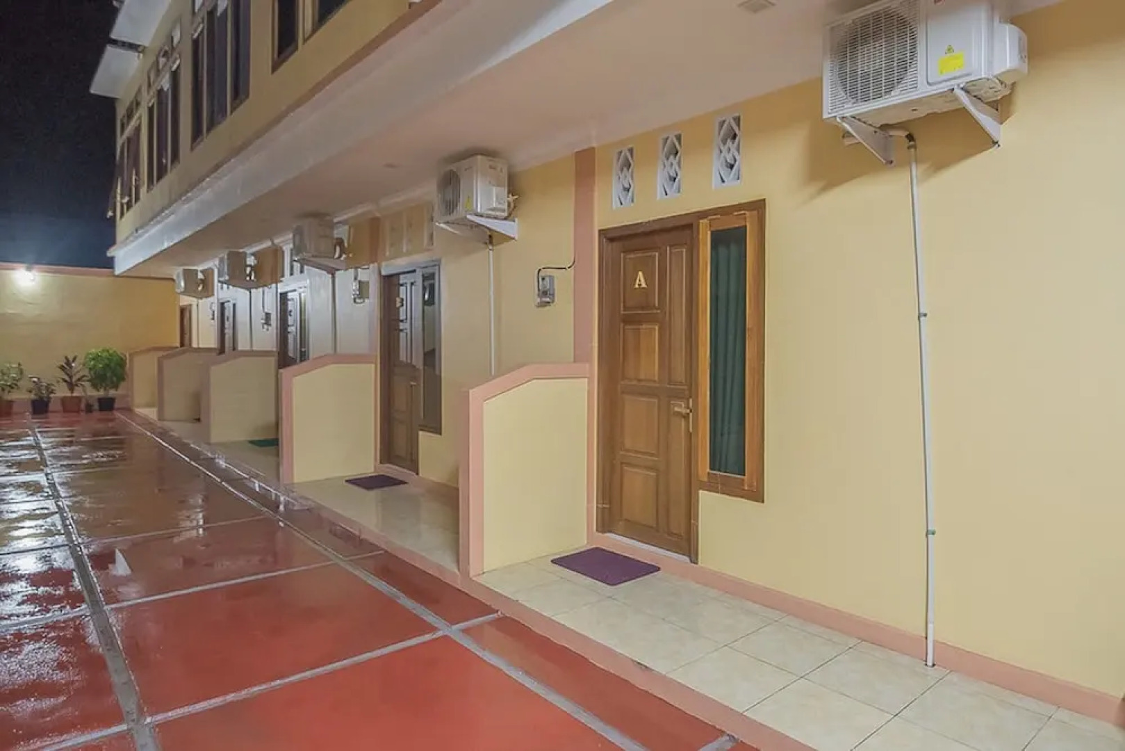 RedDoorz near RSUD Dr. Abdul Aziz