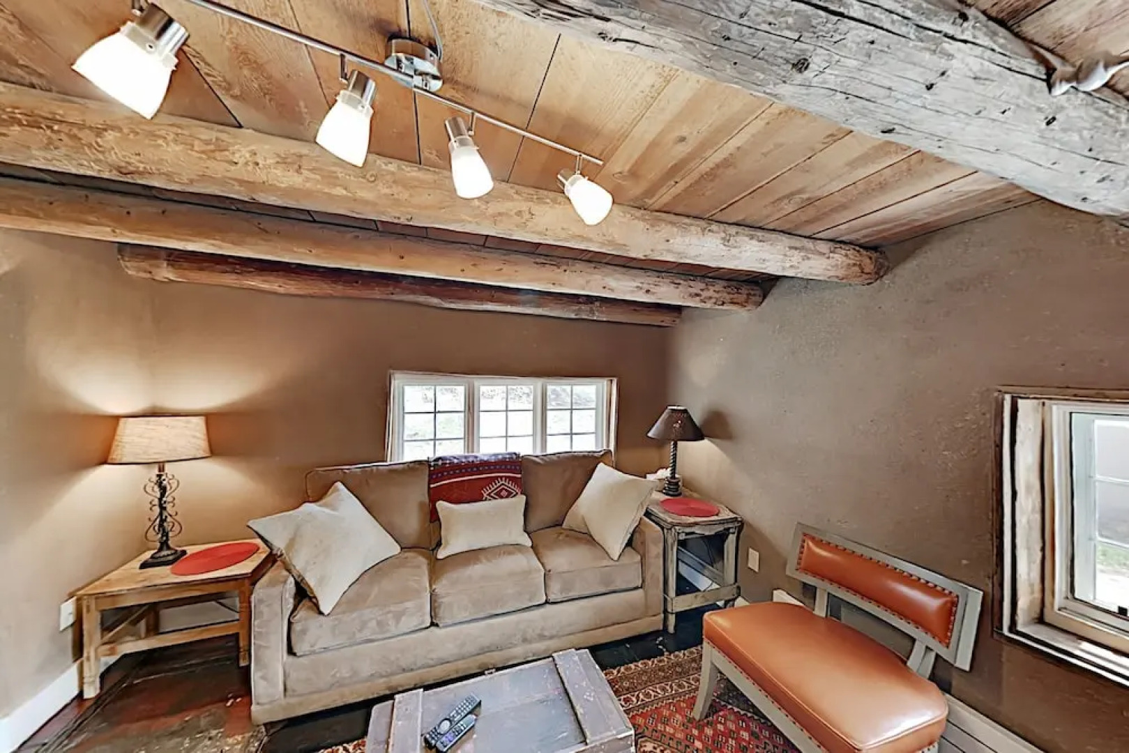 Luxe Casita W/ Kiva, Full Kitchen & Steam Shower 1 Bedroom Duplex