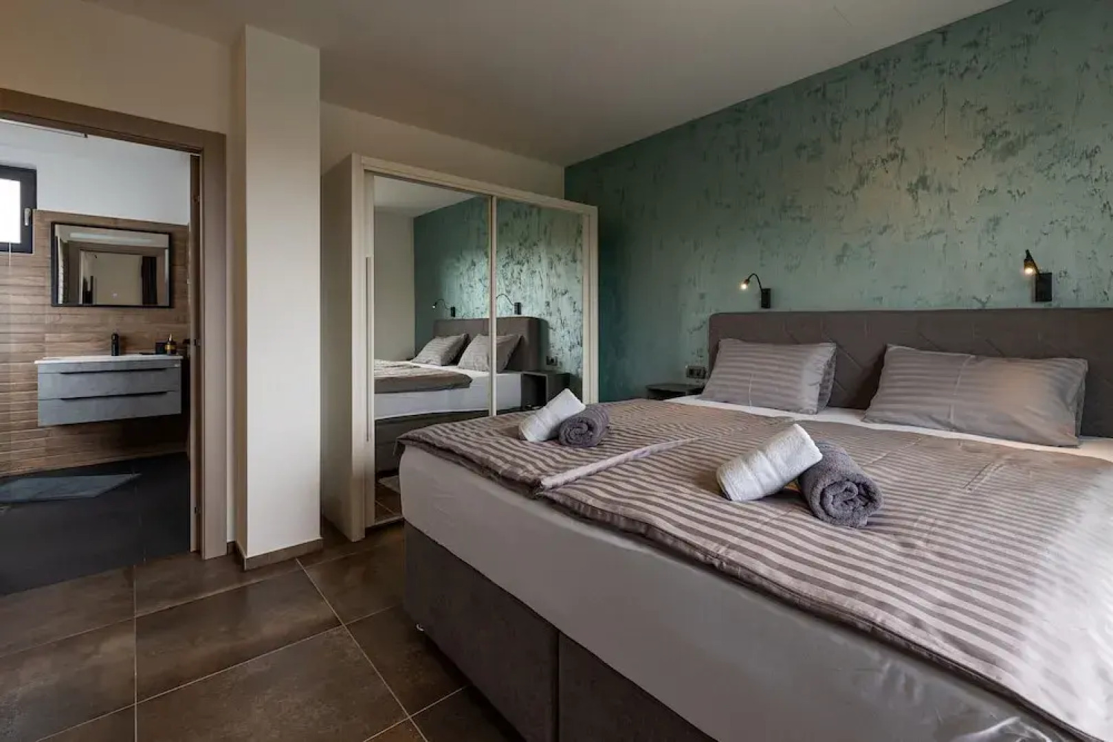 Villa Betelgeuse Supernova