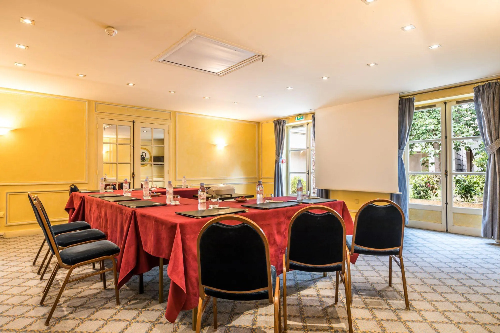 Aigle Noir Hotel Fontainebleau -  MGallery Collection