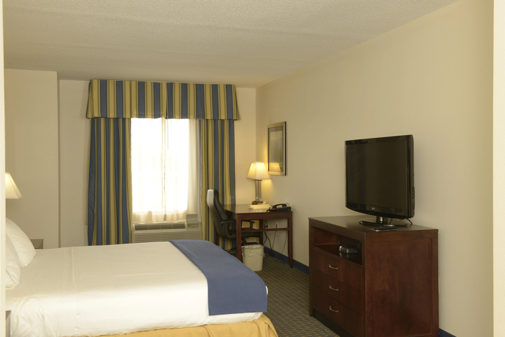 Holiday Inn Express & Suites Wilson-Downtown by IHG