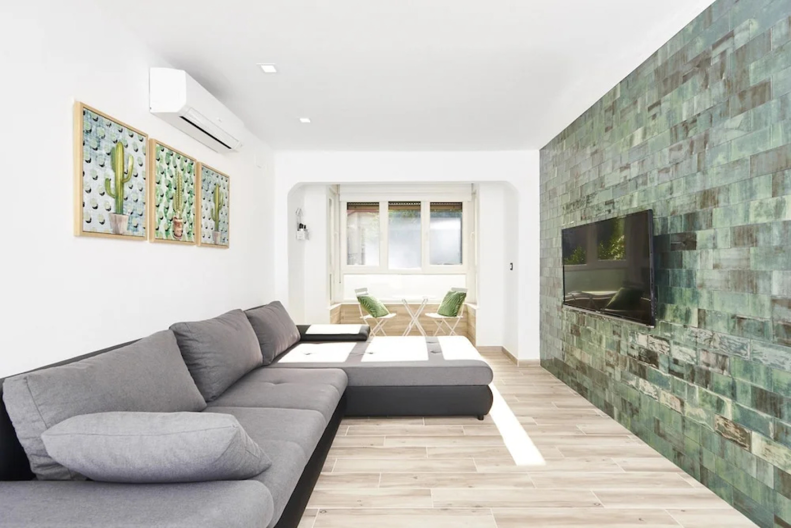 EnjoyGranada CONGRESS Pool and Parking