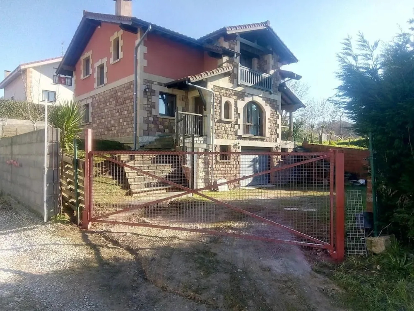 House With 4 Bedrooms in Rivero, With Enclosed Garden Near the Beach